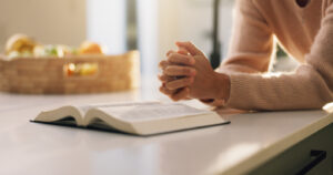 How to pray for others during a fast