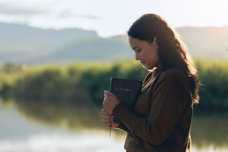 What is the right thing to pray while undertaking a fast?