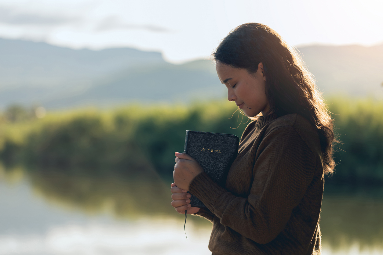 What is the right thing to pray while undertaking a fast?